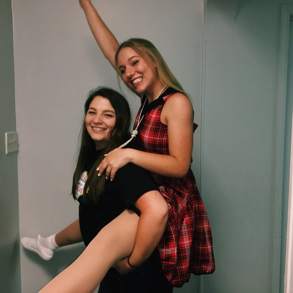 Meet your Posher, Kayla - Picture 1 of 1